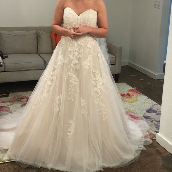 Stella York wedding gown. - Picture 3 of 3